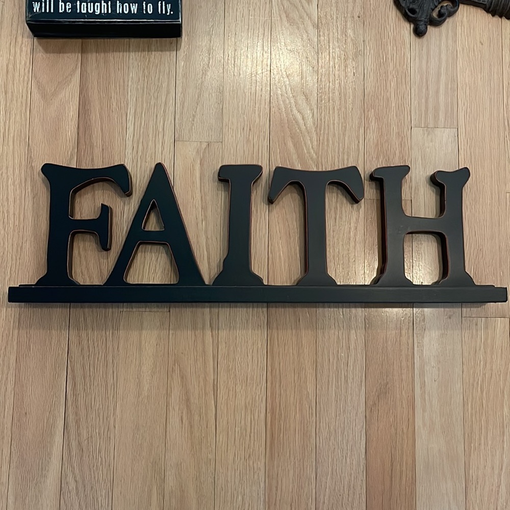 Faith signs all in good condition. - Picture 6 of 7